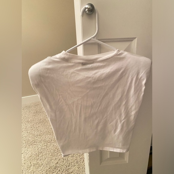 ARITZIA Babaton shoulder pad cropped t-shirt - Picture 4 of 4